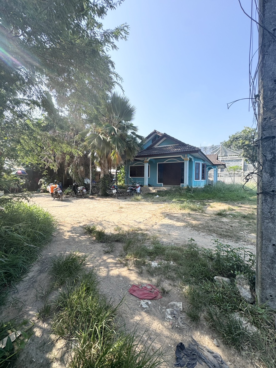 บ้านเดี่ยว 3 ห้องนอน เชิงทะเล · ปากทางหมู่บ้านติดถนนใหญ่ มีรปภ