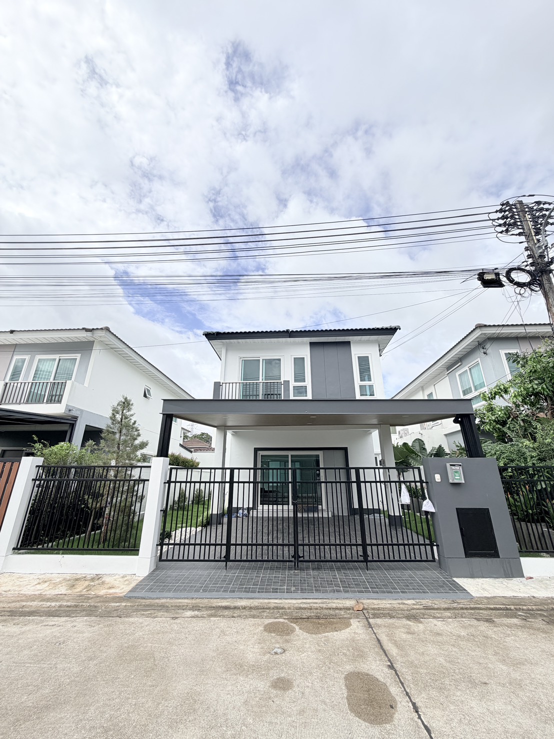 บ้านแฝด 3 ห้องนอน เกาะแก้ว · หมู่บ้าน ศุภลัยเบลล่า เกาะแก้ว ห้องโถงใหญ่ พื้นที่ใบ้สอยครบ