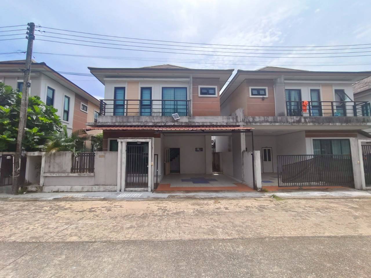 บ้านแฝด 3 ห้องนอน ถลาง · แฝด 2ชั้น สไตล์บ้านเดียว มีบริเวณรอบบ้าน (โปรพิเศษ ลดทันที 100,000)