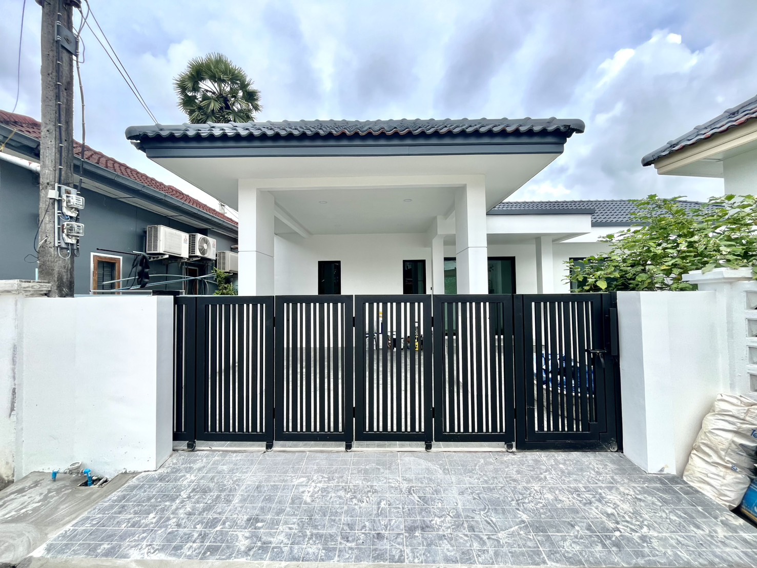 ที่ดิน 3 ห้องนอน ถลาง · หมู่บ้านเบญจบุรี โซนถลาง บ้านเคียน