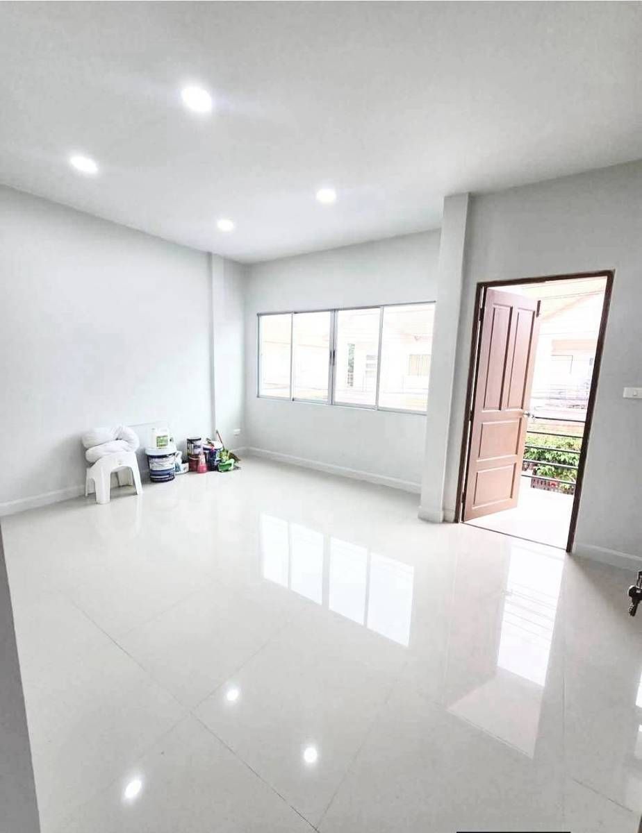 คอนโด 3 ห้องนอน ถลาง · หมู่บ้านมี สระว่ายน้ำส่วนกลาง รูปที่ 2