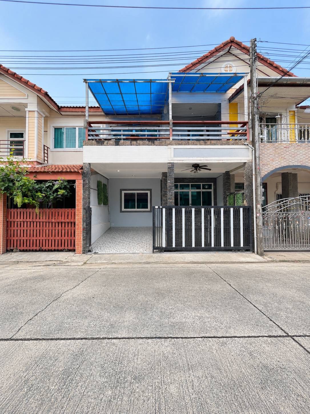 ทาวน์เฮ้าส์ 3 ห้องนอน เมือง · โครงการพนาสนธิ์ ซิตี้ เทพอนุสรณ์